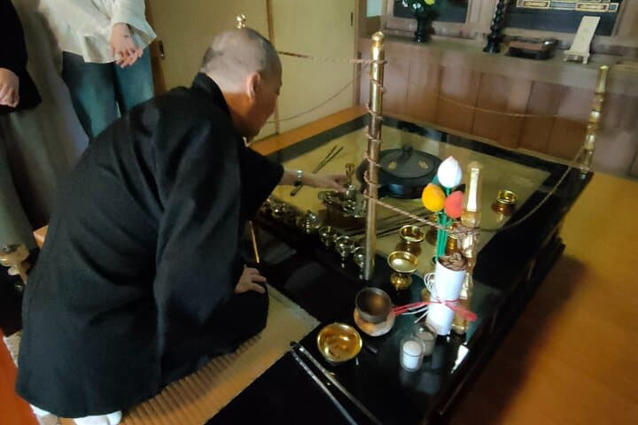 Buddhism Meditation, Statues Viewing Lunch Box Making at temple — photo 8