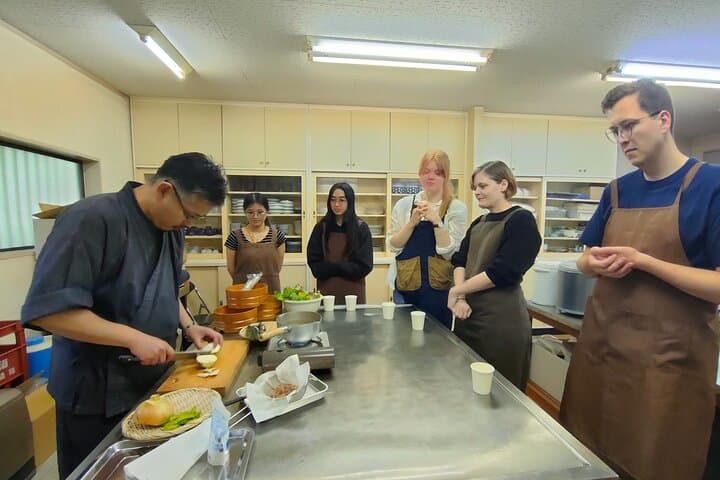 Buddhism Meditation, Statues Viewing Lunch Box Making at temple — photo 12