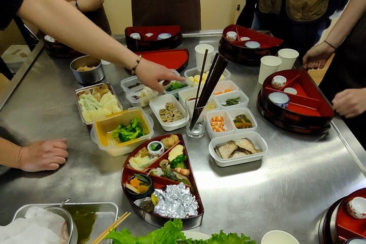 Buddhism Meditation, Statues Viewing Lunch Box Making at temple — photo 13