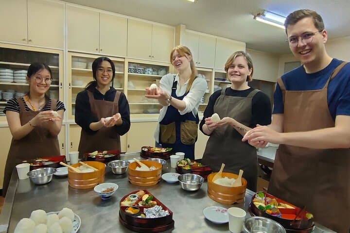 Buddhism Meditation, Statues Viewing Lunch Box Making at temple — photo 14
