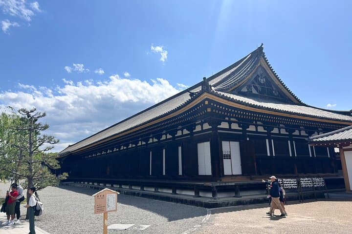 Early Morning Walking Tour: Historic Temples and Shrines — photo 8