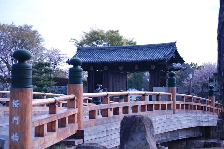 Explore Himeji Castle a Guided Walking Tour — photo 3