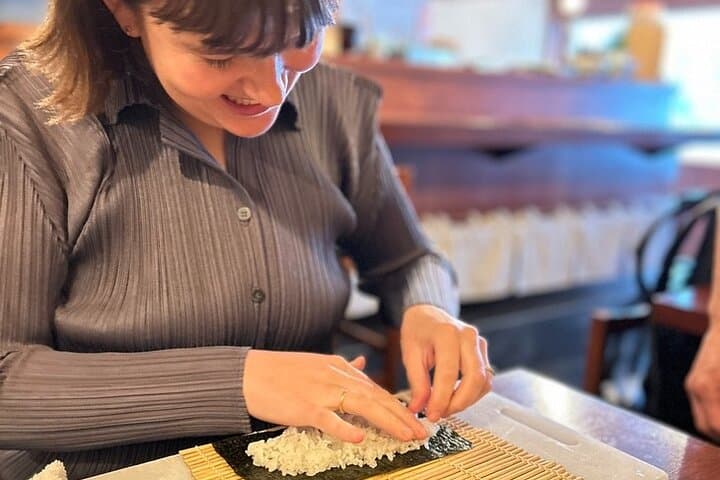 Tokyo Tsukiji Fish Market Tour & Sushi Cooking Class — photo 1