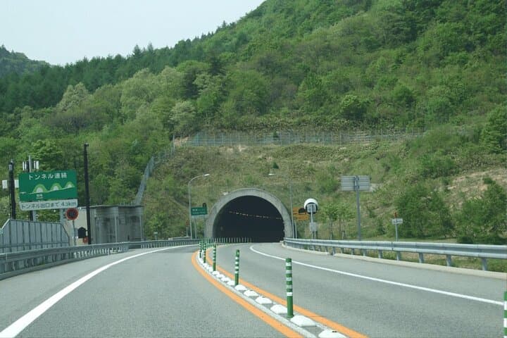 Tokyo To Shirakawa Go Private Luxury Car Transfer — photo 1