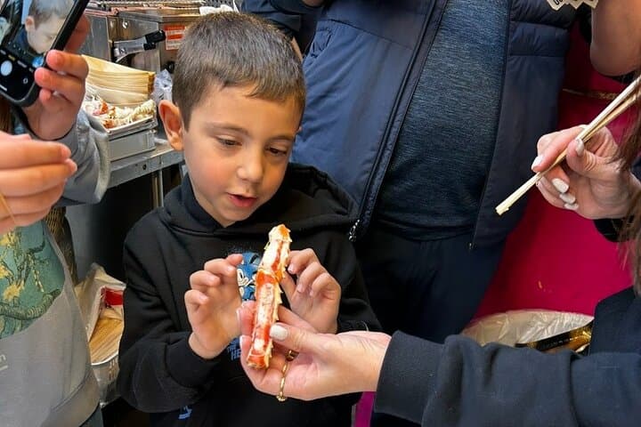 Private Tsukiji Outer Market Tour: Temple, Tastes & Matcha Tea — photo 4