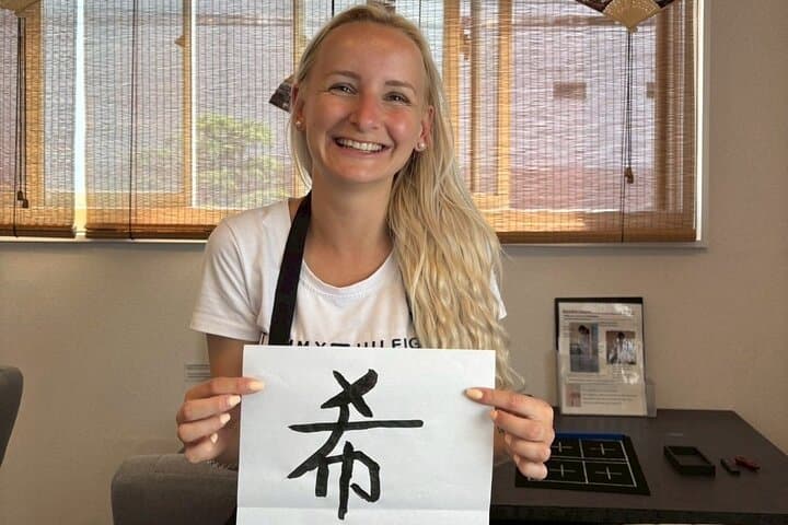 Asakusa：Japanese Calligraphy & Make your original folding fan! — photo 9