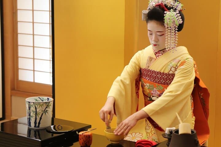 Maiko Dance and Tea Ceremony on a Noh Stage in Kyoto — photo 3