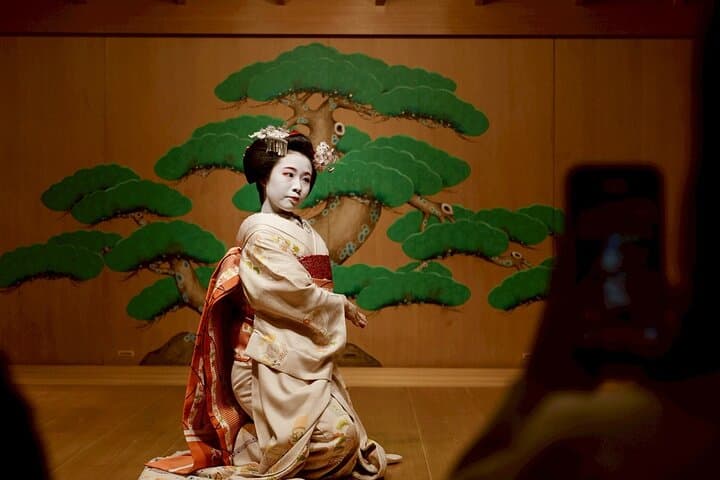 Maiko Dance and Tea Ceremony on a Noh Stage in Kyoto — photo 9