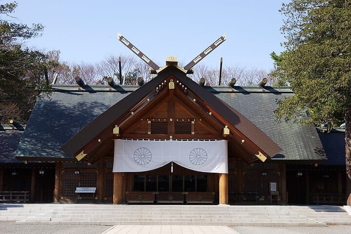 Sapporo Hidden Gems Walking Tour: Hokkaido Shrine, Mt.Moiwa, Cafe — photo 4