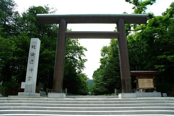 Sapporo Hidden Gems Walking Tour: Hokkaido Shrine, Mt.Moiwa, Cafe — photo 3