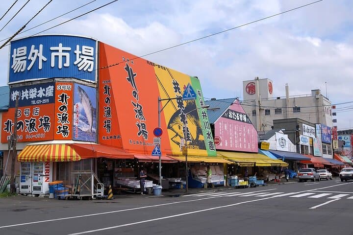 Sapporo Hidden Gems Walking Tour: Hokkaido Shrine, Mt.Moiwa, Cafe — photo 5