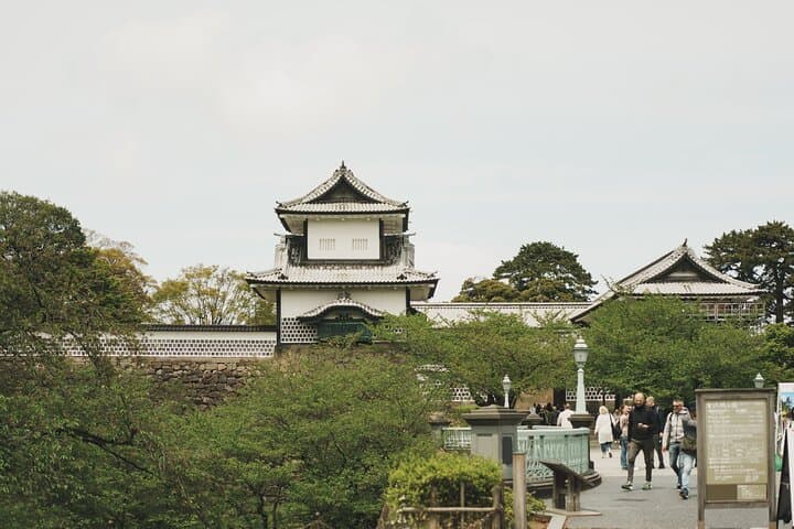 Private Walking Tour in Kanazawa with Local Guides — photo 7