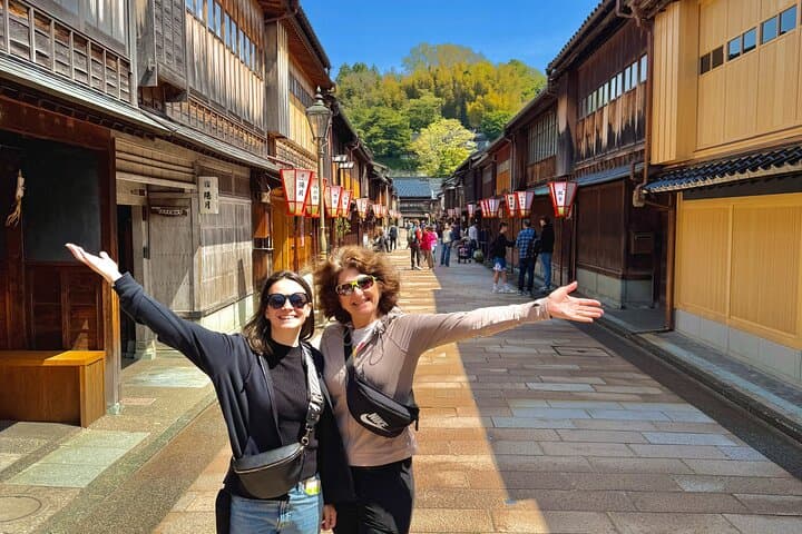 Kanazawa Full Day Private Tour to Top Highlights with Local Guide — photo 3