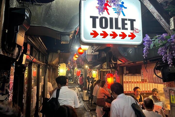 Explore Shinjuku by Night — photo 5