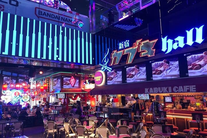 Explore Shinjuku by Night — photo 16