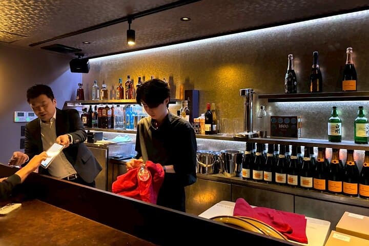 Tokyo Roppongi Members‑Only Karaoke Bar Tour - Unlimited Drinks — photo 10