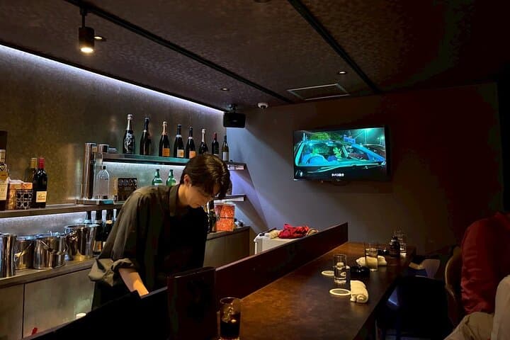 Tokyo Roppongi Members‑Only Karaoke Bar Tour - Unlimited Drinks — photo 11
