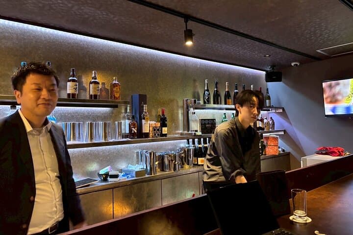 Tokyo Roppongi Members‑Only Karaoke Bar Tour - Unlimited Drinks — photo 12