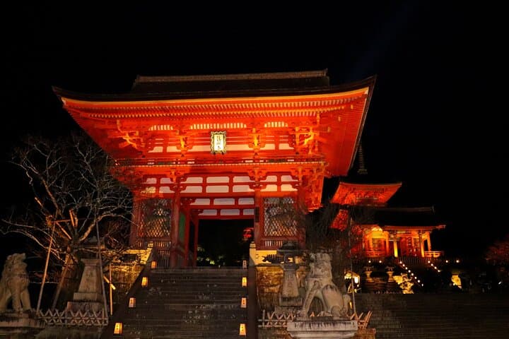 Kyoto: Night Stroll Through the Enchanting Gion District — photo 18