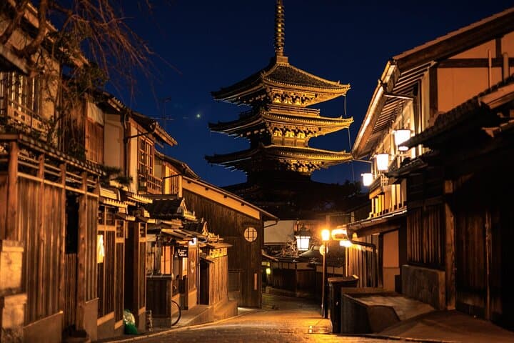Experience Kyoto Gion at Night E-Bike Tour — photo 13