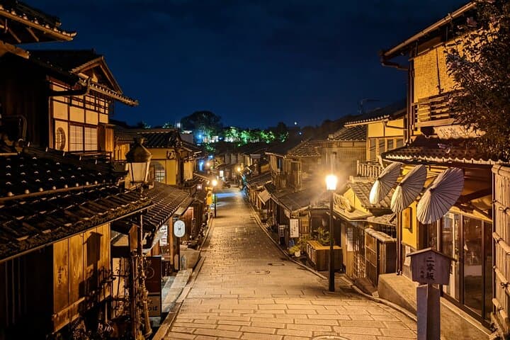 Experience Kyoto Gion at Night E-Bike Tour — photo 17