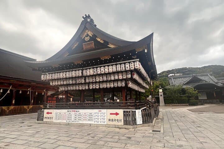 Early Morning Walking Tour: Historic Temples and Shrines — photo 3