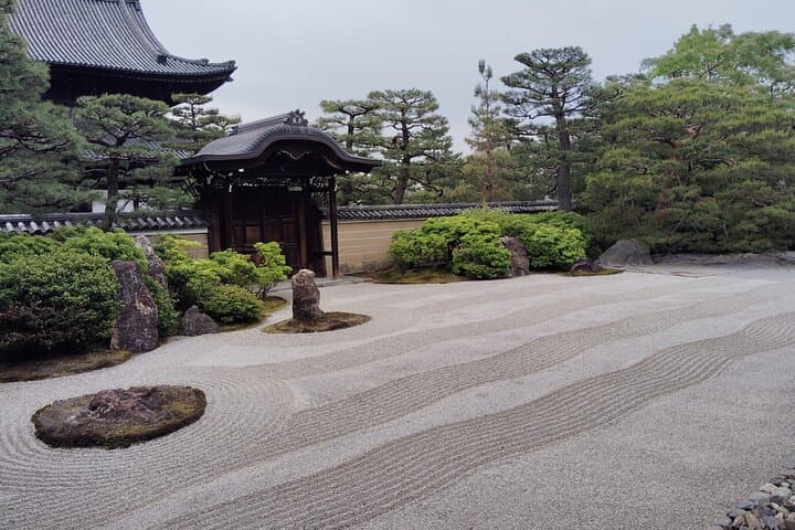 Kyoto: Zen and Art at Tranquil Kennin-ji Temple — photo 15