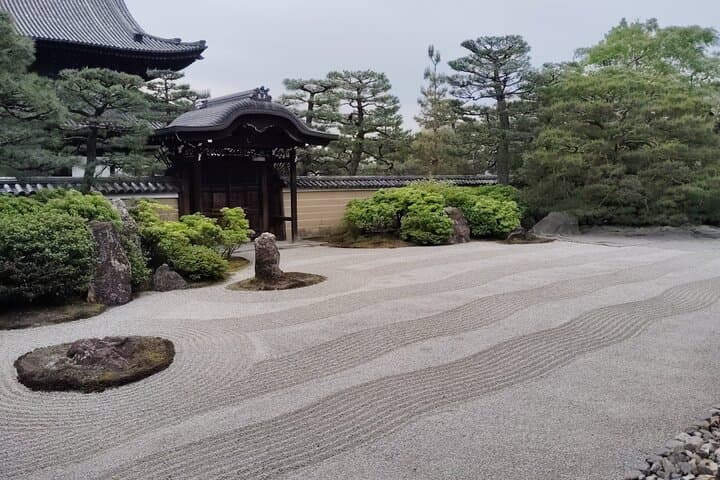 Kyoto: Zen and Art at Tranquil Kennin-ji Temple — photo 17
