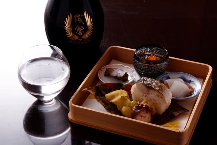 Traditional Ozashiki Dining Experience with Maiko Performance — photo 9