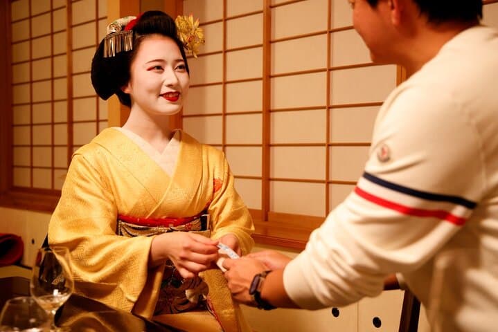 Traditional Ozashiki Dining Experience with Maiko Performance — photo 3