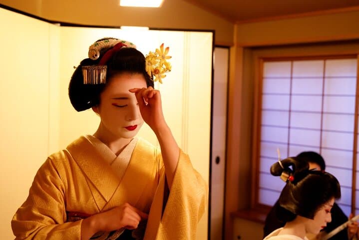 Traditional Ozashiki Dining Experience with Maiko Performance — photo 2