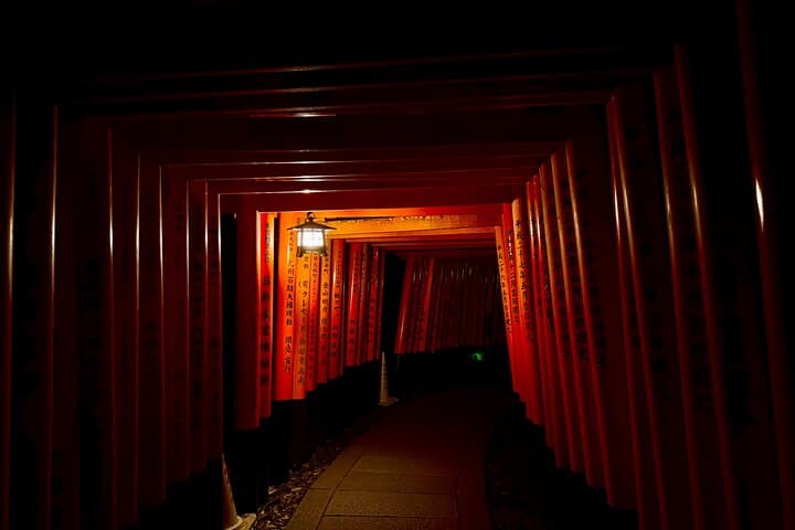 Kyoto Night Walk in Fushimi Inari with 4 Gion Area Highlights — photo 1