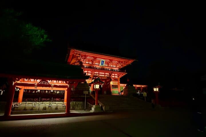 Kyoto Night Walk in Fushimi Inari with 4 Gion Area Highlights — photo 2