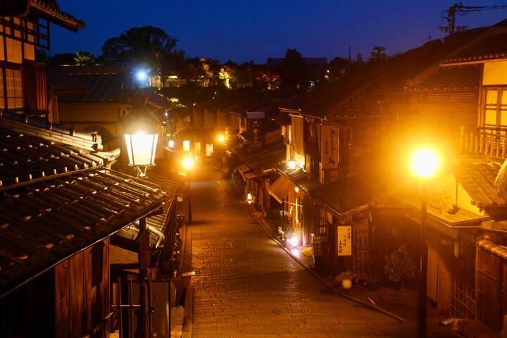 Kyoto Night Walk in Fushimi Inari with 4 Gion Area Highlights — photo 12