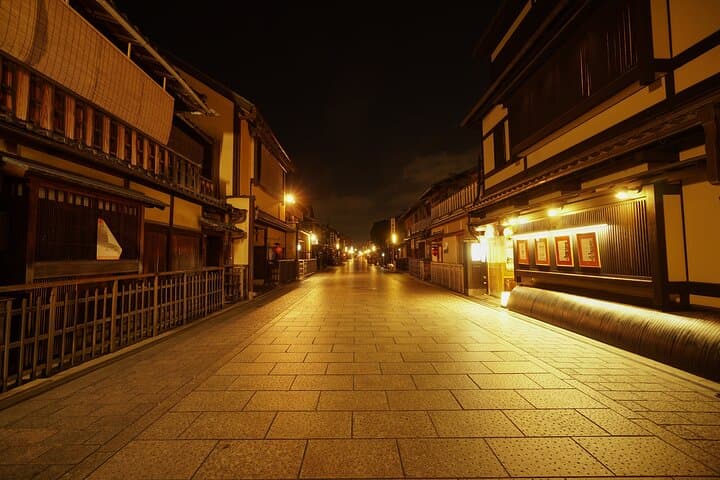 Kyoto Night Walk in Fushimi Inari with 4 Gion Area Highlights — photo 14
