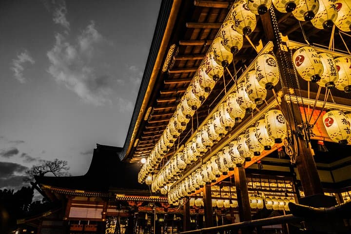 Kyoto Night Walk in Fushimi Inari with 4 Gion Area Highlights — photo 20