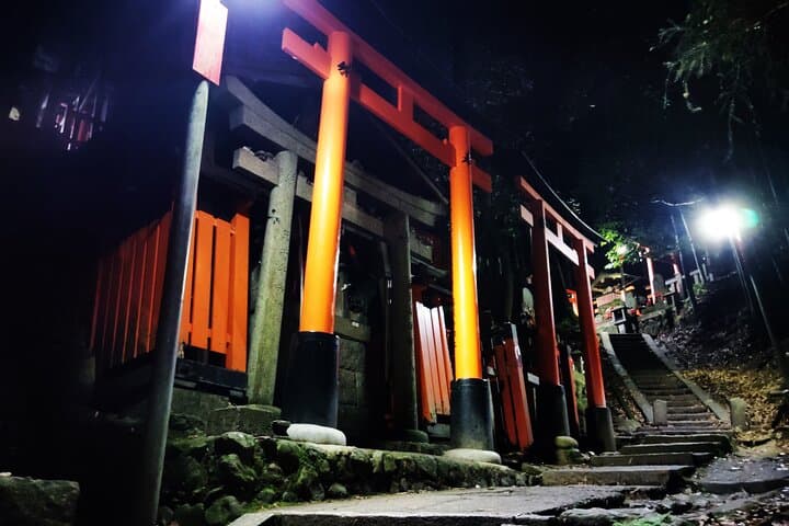 Kyoto: Fushimi Inari Taisha Night Tour with Guide — photo 9
