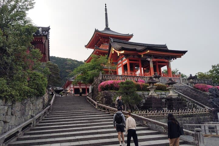 Kyoto: Sunrise Serenity at the Sacred Kiyomizu-dera Temple — photo 4