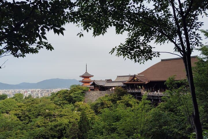 Kyoto: Sunrise Serenity at the Sacred Kiyomizu-dera Temple — photo 14