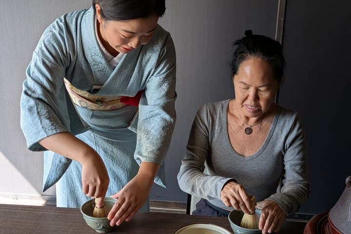 Japanese Tea Ceremony & Japanese-Style Lunch Served by Airline