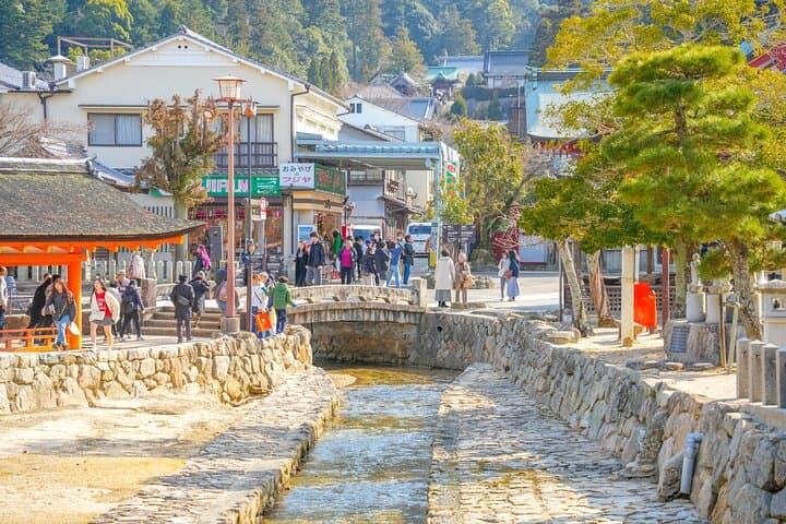 Hiroshima and Miyajima Day Trip with Itsukushima Shrine & Ferry — photo 15
