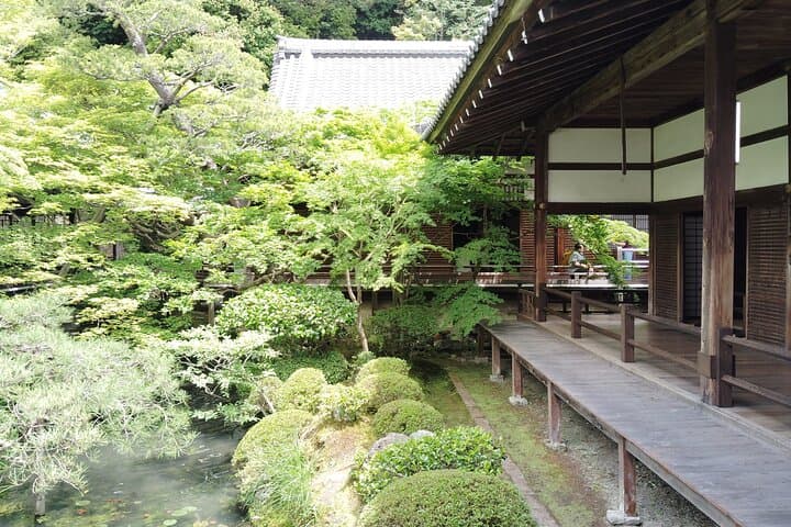 Kyoto: Serene Stroll Through Eikando’s Timeless Temple Paths — photo 10