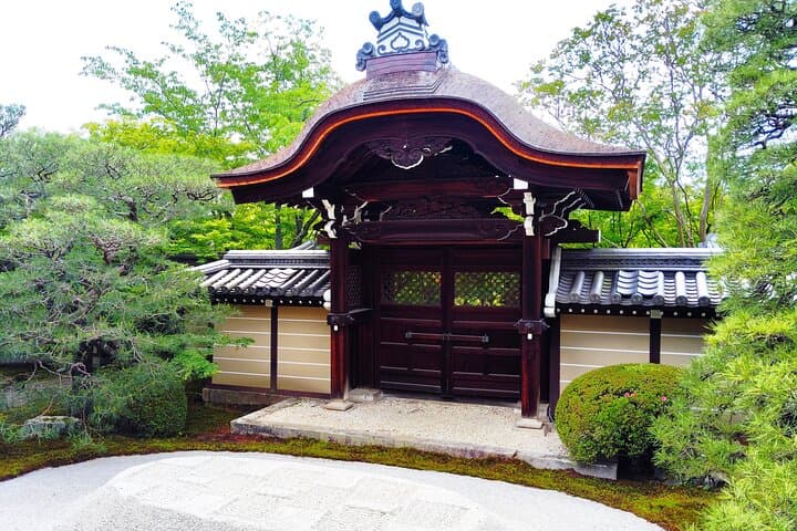 Kyoto: Serene Stroll Through Eikando’s Timeless Temple Paths — photo 7