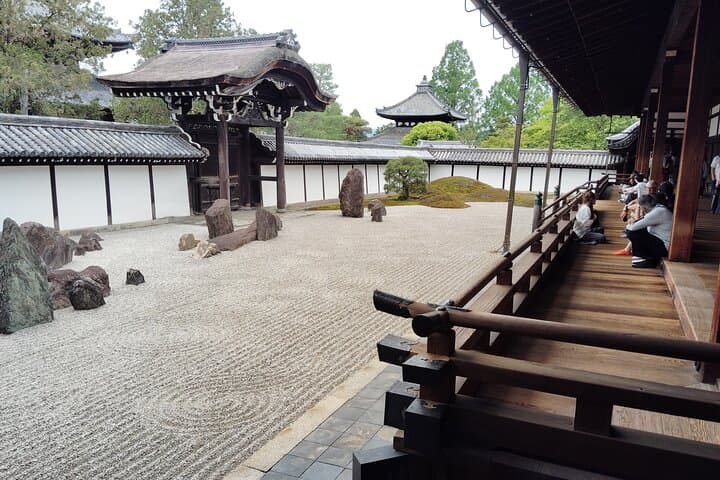 Kyoto: Tofuku-ji Temple and Komyo-in Guided Walking Tour — photo 9
