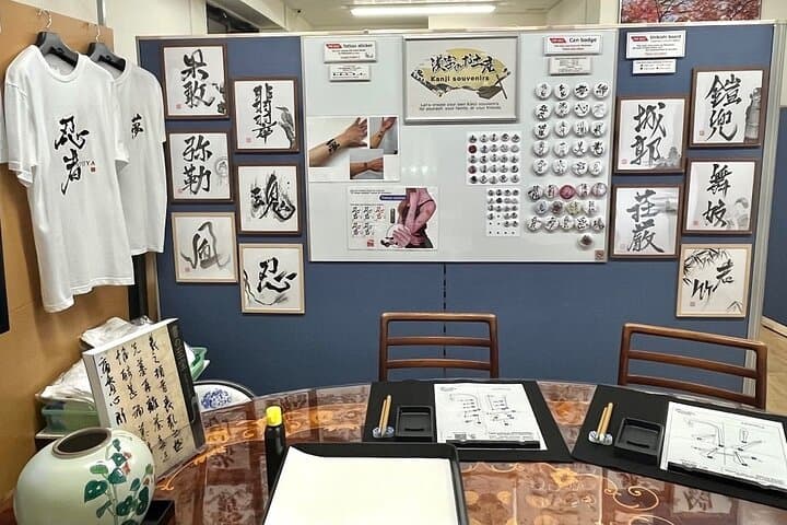 Creative experience／Drawing Kanji and Creating Souvenirs — photo 8
