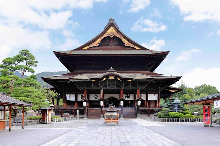 Zenkoji Temple and Sake Tasting Private Tour from Nagano — photo 5