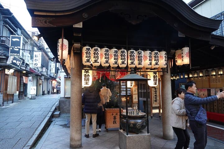 Customizable Osaka Historical Full Day Walking Tour — photo 11