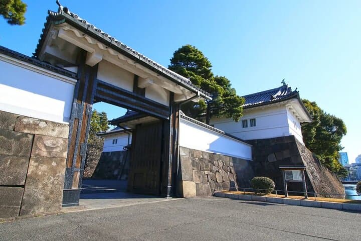 Imperial Palace East Garden Private Tour from Tokyo — photo 2