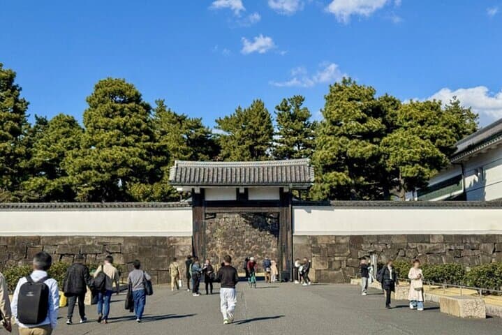 Imperial Palace to Tokyo Station Historical Walking Tour — photo 3