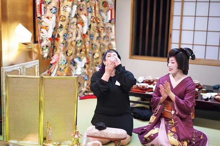 Kyoto 4 hr Gion Private Guided Tour & Maiko or Geisha Dinner — photo 3